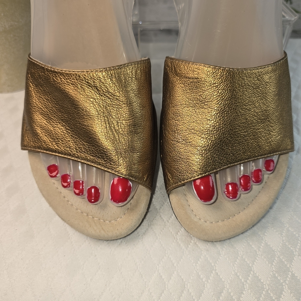 TIMELESS TALBOTS GOLD METALLIC MULES SLIP ON HEELED SANDAL WOMENS 8.5 LIKE NEW - Picture 5 of 11
